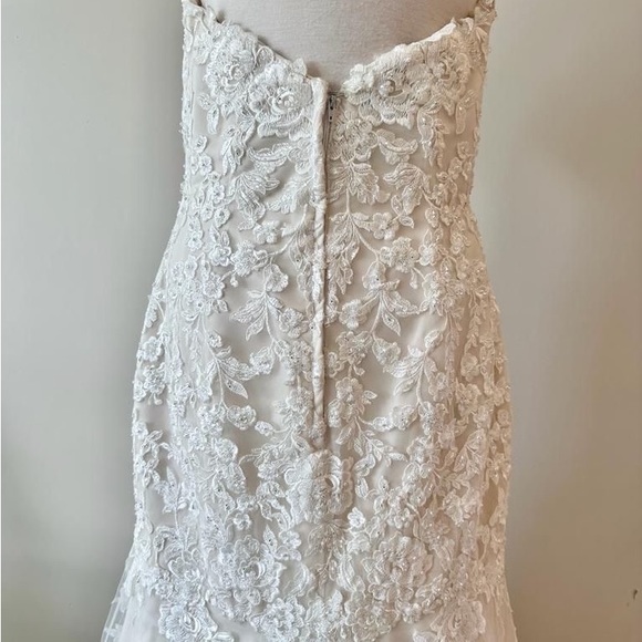 Wedding Dress - Picture 5 of 8